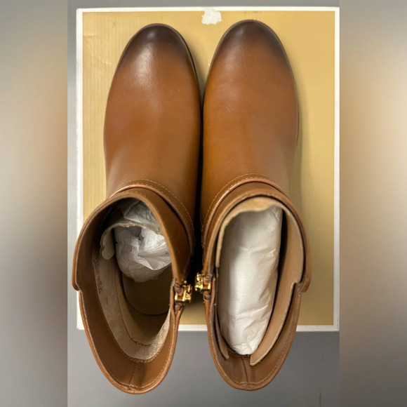 NIB MICHAEL Michael Kors Finley Luggage Flat Bootie Ankle Boots 8.5 - Picture 8 of 14